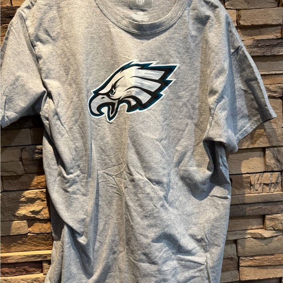 NFL Team Apparel Philadelphia
Eagles Football Gray T-shirt Men's
Size Large - Picture 1 of 3
